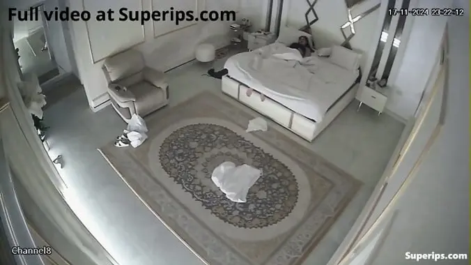 IPCAM â Arabian millionaire couple fucks in their bed